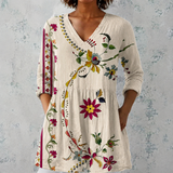 Clara | Lange blouse van linnen met folkloristisch bloemenpatroon en versierde zoom