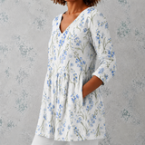 Jeanne | Lange linnen blouse met aquarel bloemenboeketten