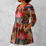 Sarah | Lange blouse van linnen met artistiek tropisch bloemenpatroon