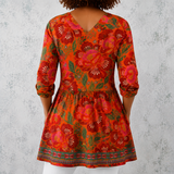 Marion | Lange blouse van linnen met grote folkloristische bloemen en geweven zoom
