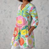 Hélène | Lange blouse van linnen met grote geschilderde bloemen