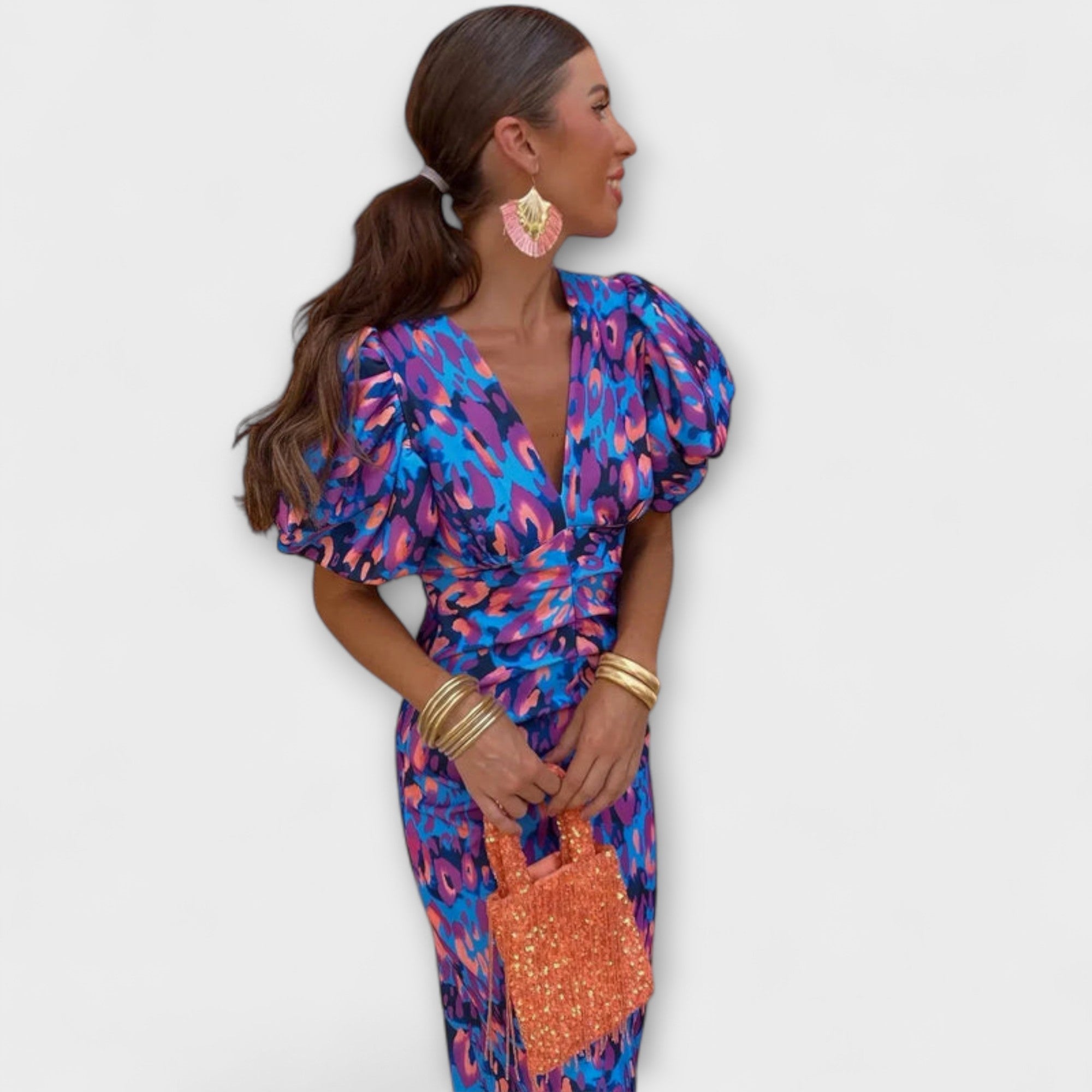 Simona - Elegant jurk met V-hals en pofmouwen
