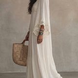Samara™ | Lange Witte Chiffon Jurk met Kantdetail