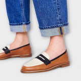 Oceane – Bruine Loafer met ronde neus en kleurblokontwerp