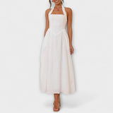 Lydia - Mid-Length Zwarte Halterjurk met Taille Detail